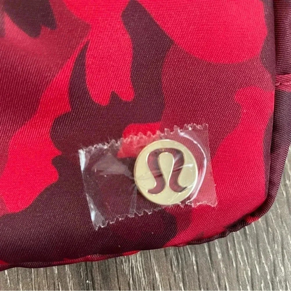 LULULEMON everywhere belt bag Lunar New Year 2023 - Picture 3 of 5